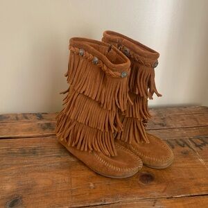 Minnetonka Moccasins Brown Suede Side Zip 3 layer Fringe Booties  Girls US 2